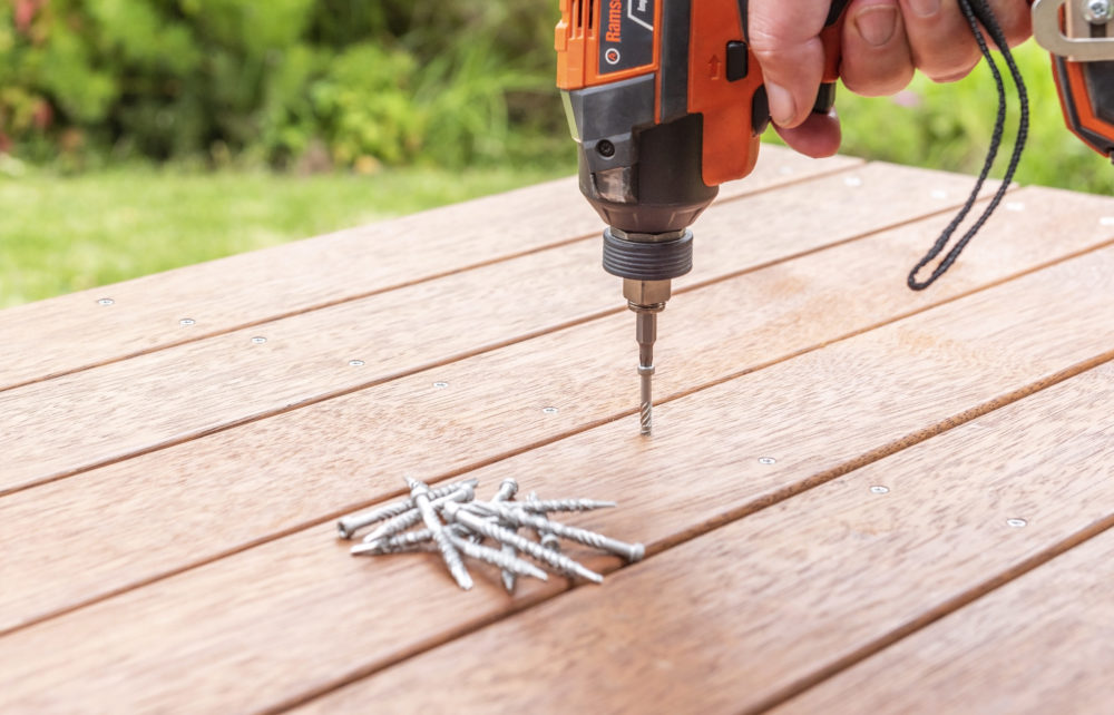 The decking screw does all the work, so no need to apply heavy pressure